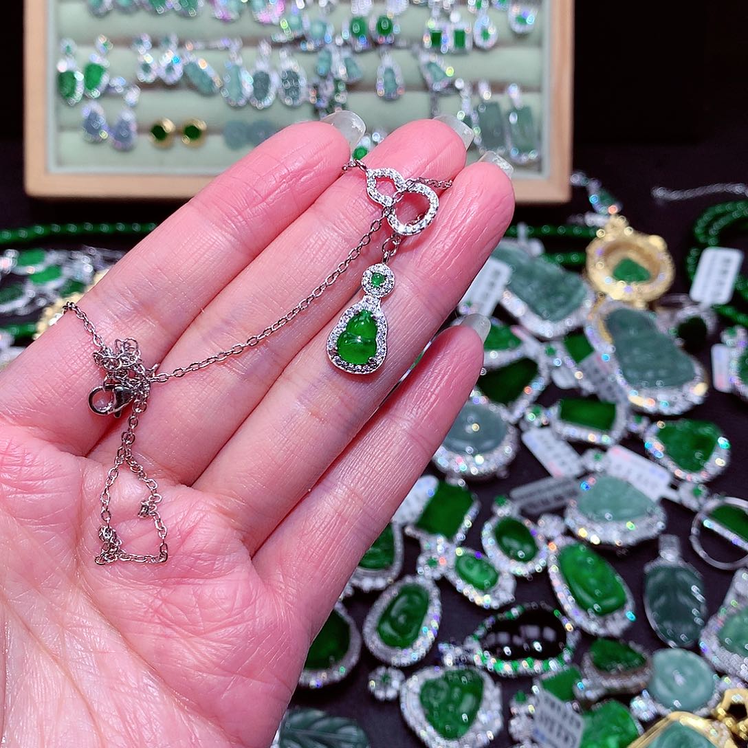 【闪购商品】翡翠吊坠(不含链)未镶嵌