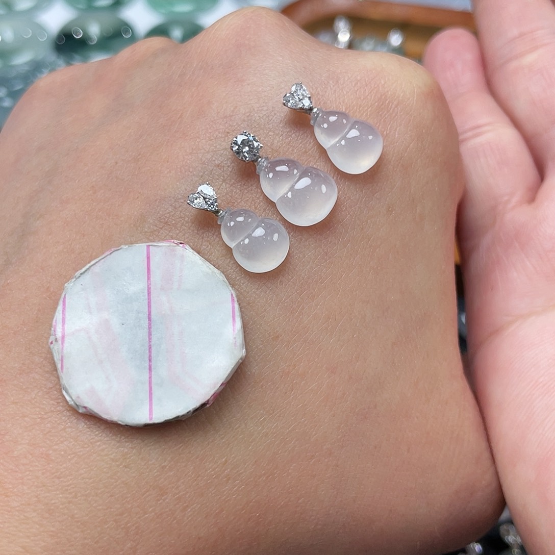 用***2翡翠18K金镶嵌颈饰