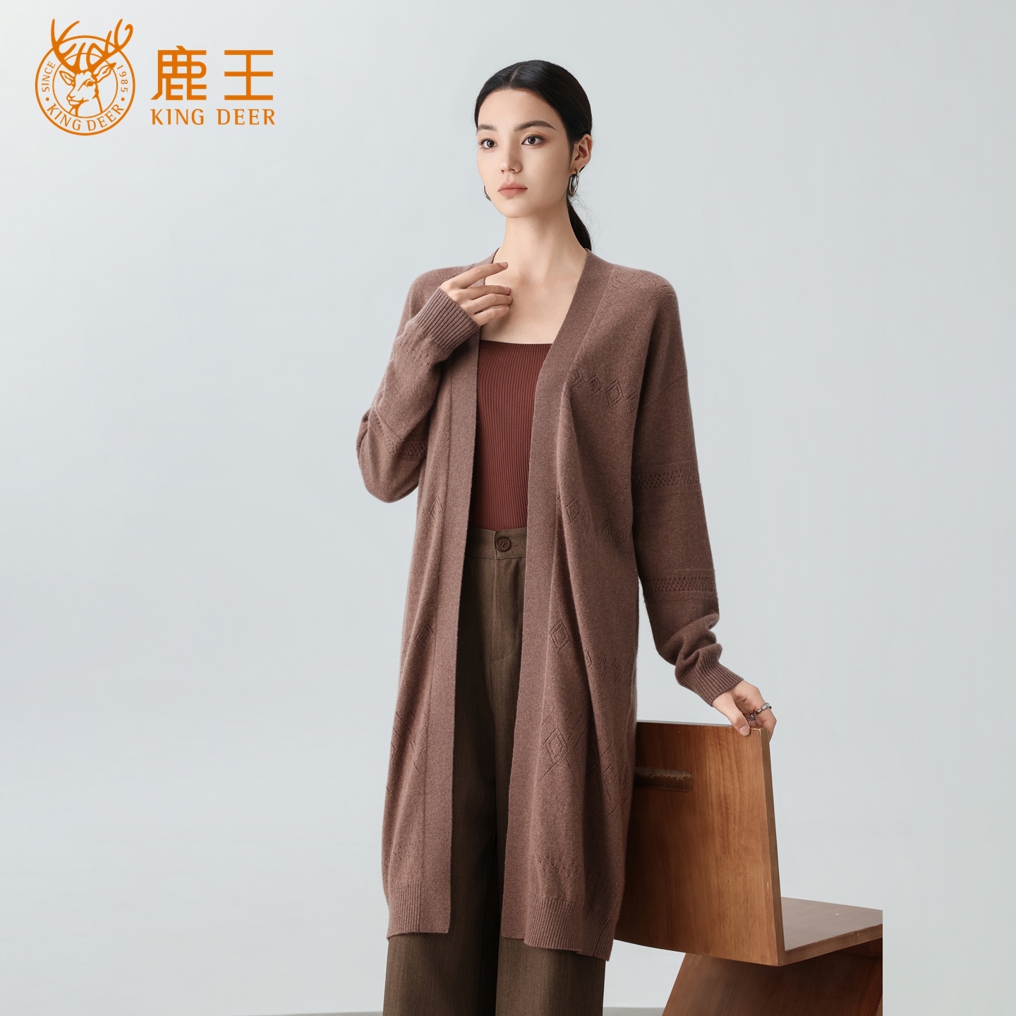 【专柜新品】鹿王女V领100山羊绒中长款开衫休闲外套 912512331