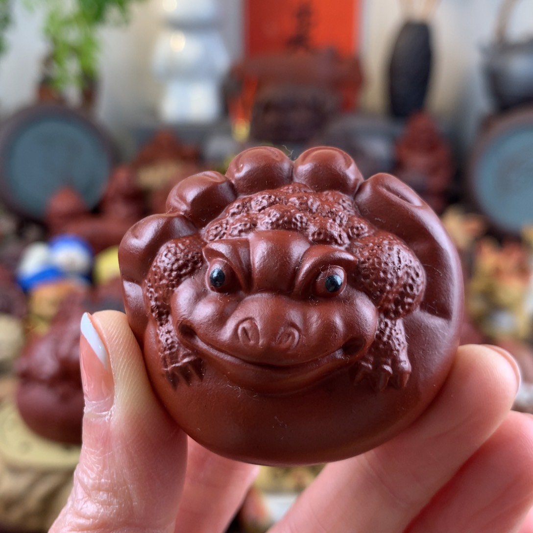 紫砂茶宠手中有财