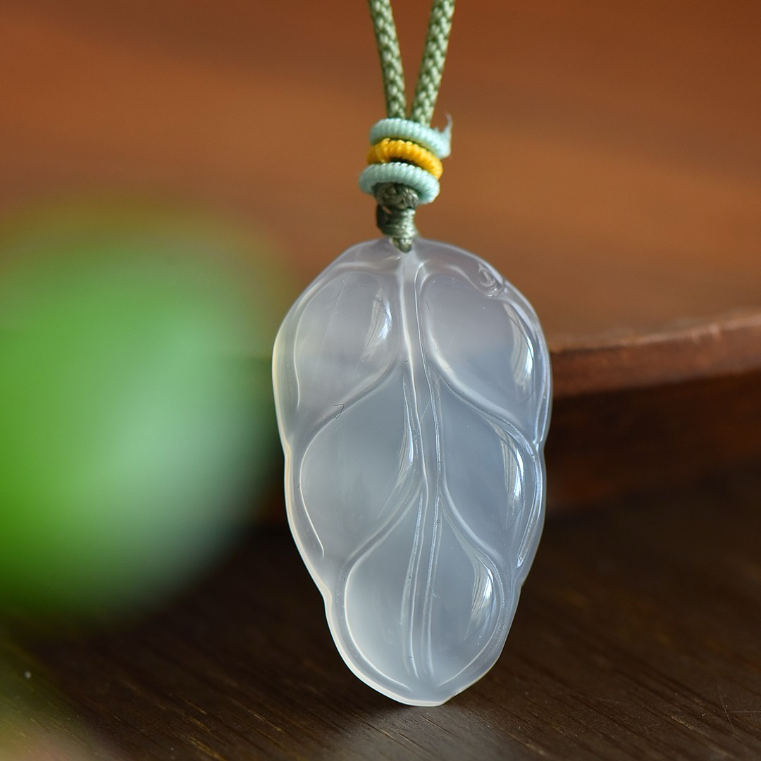 爆款天然高冰玛瑙玉髓金枝玉叶吊坠女士经典项链挂件