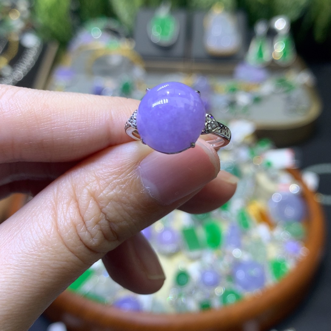 颈饰18K金镶嵌翡翠