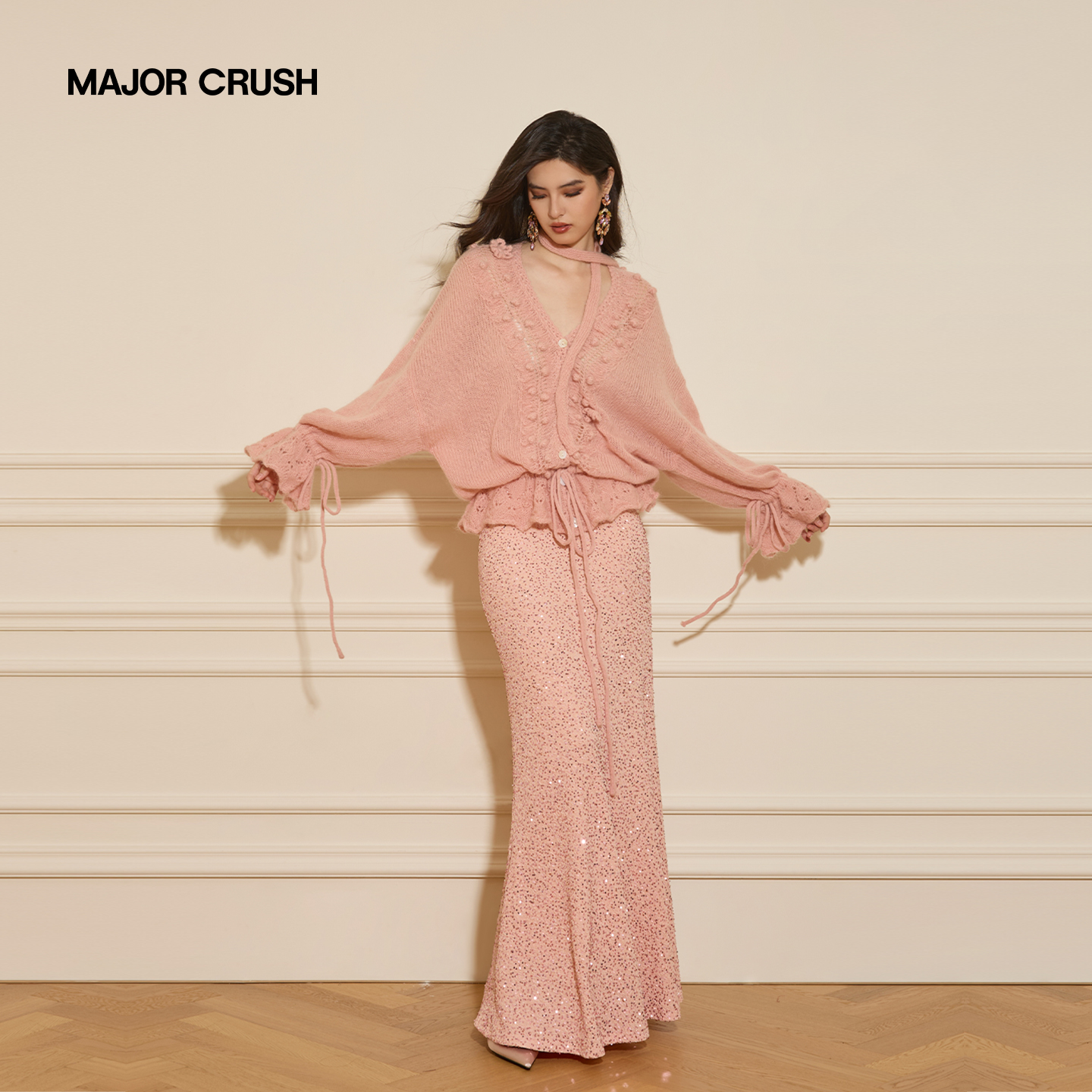 MAJOR CRUSH秋季新款樱花粉针织提花套裙高级感亮片设计包臀76369