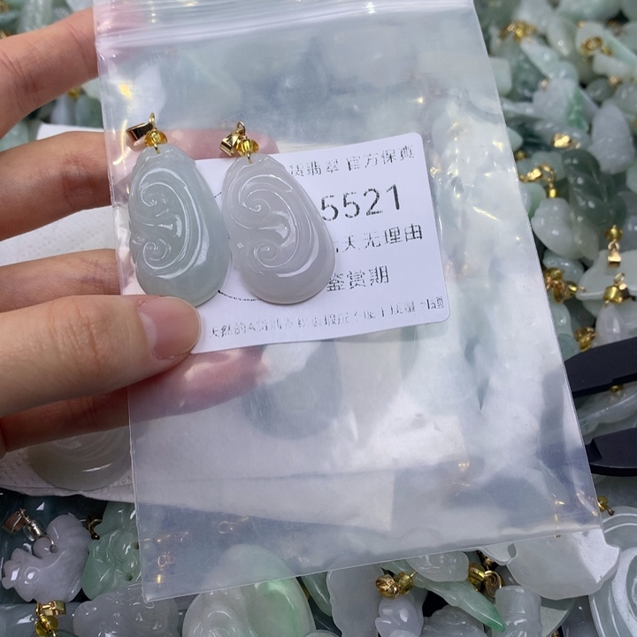 美***姐翡翠未镶嵌吊坠(不含链)