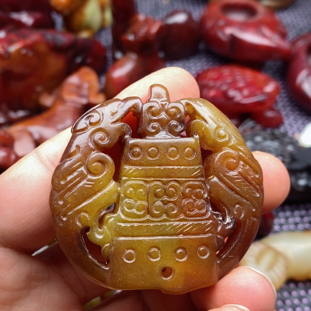 蛇纹石玉颈饰未镶嵌