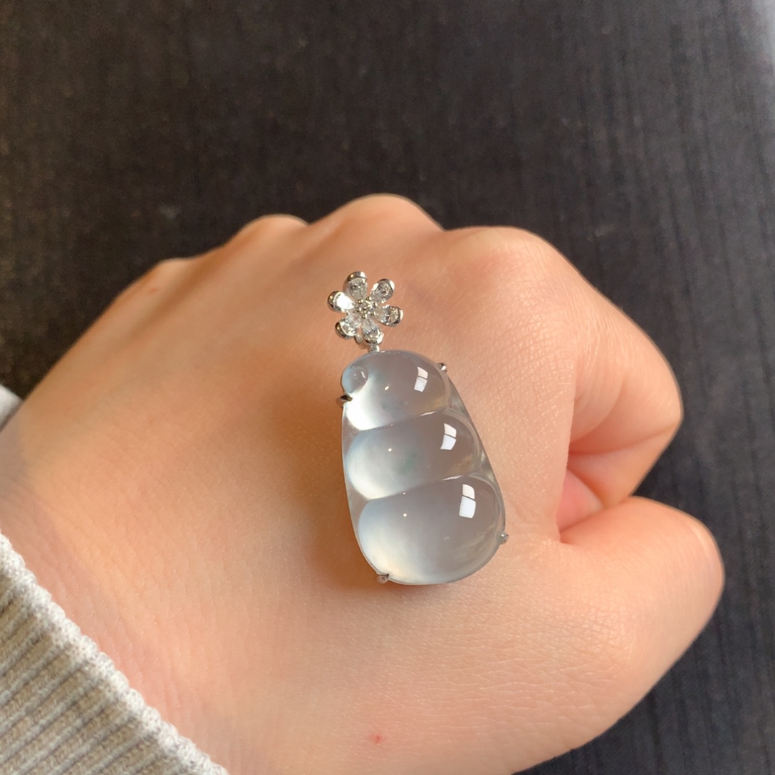 翡翠颈饰18K金镶嵌天然翡翠