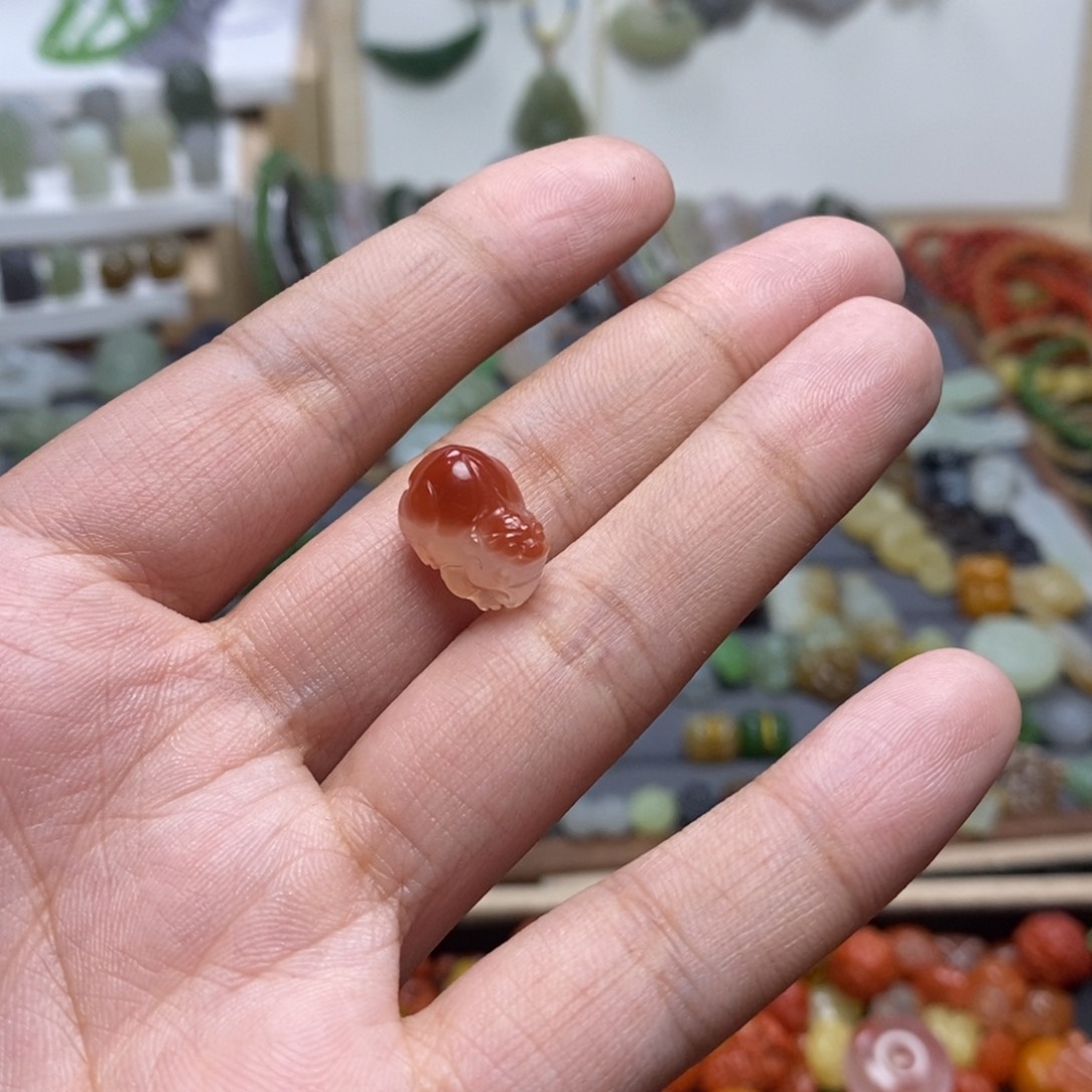 南红玛瑙颈饰未镶嵌莹*通孔不退不换