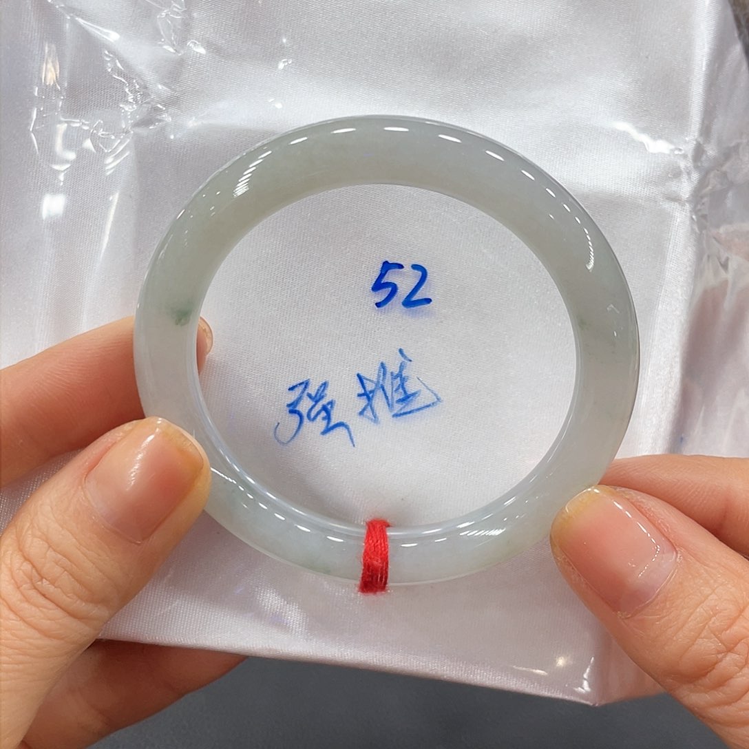 翡翠手镯未镶嵌翡翠手镯