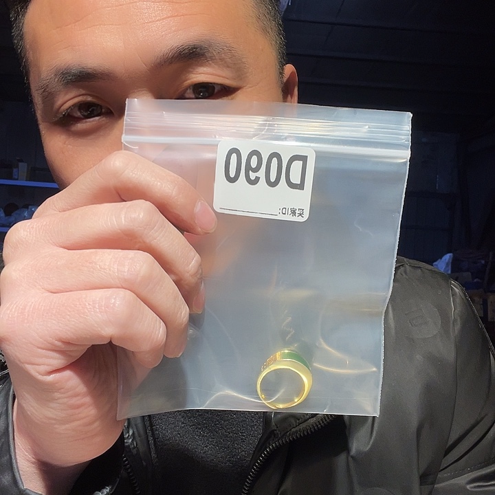 刘***志木质类缅甸花梨090