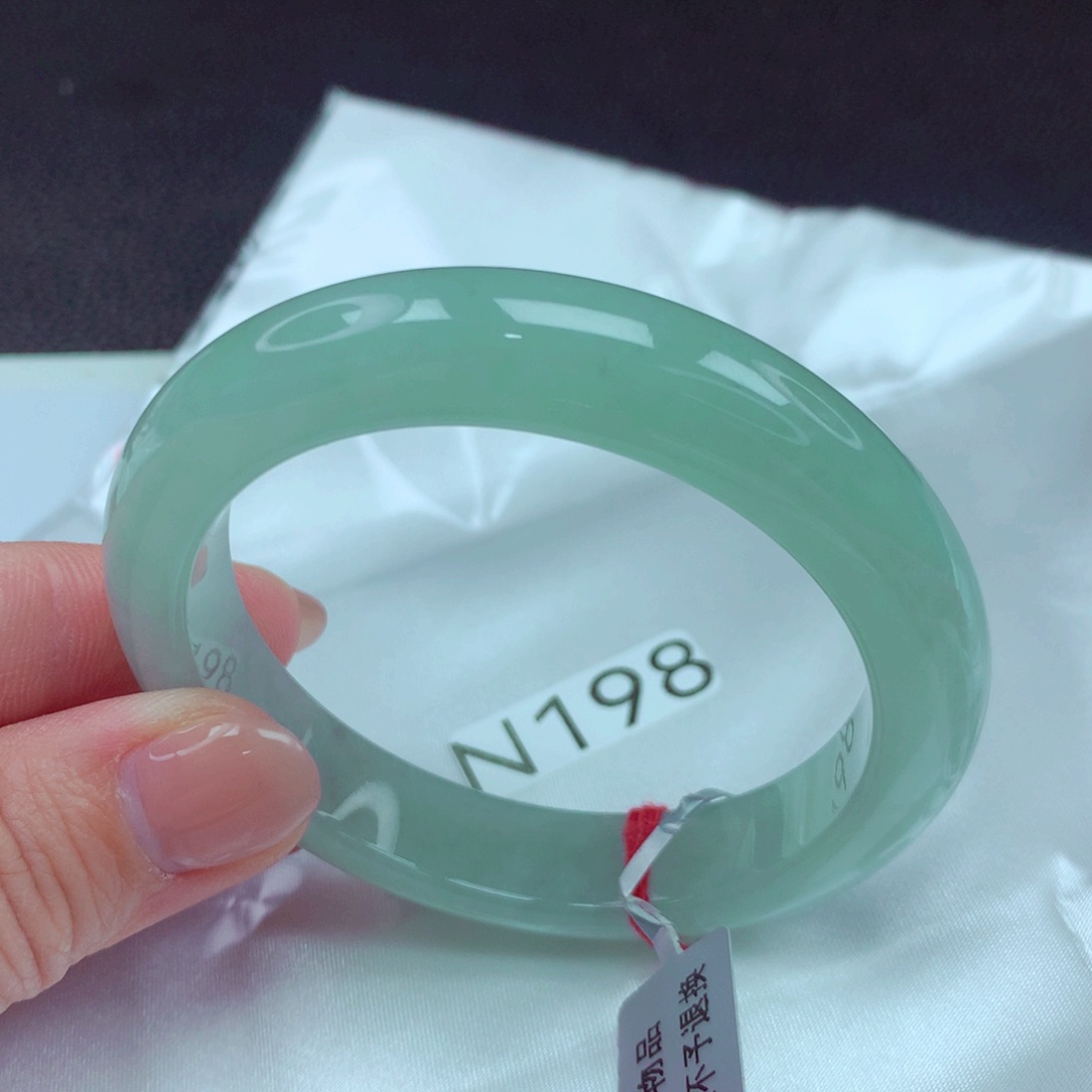 翡翠手镯未镶嵌手镯88