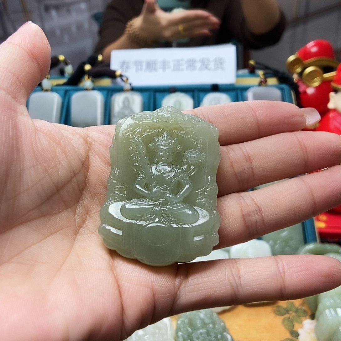 和田玉颈饰未镶嵌譚****）