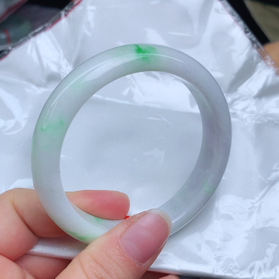 翡翠手镯未镶嵌8417cvvvbbn