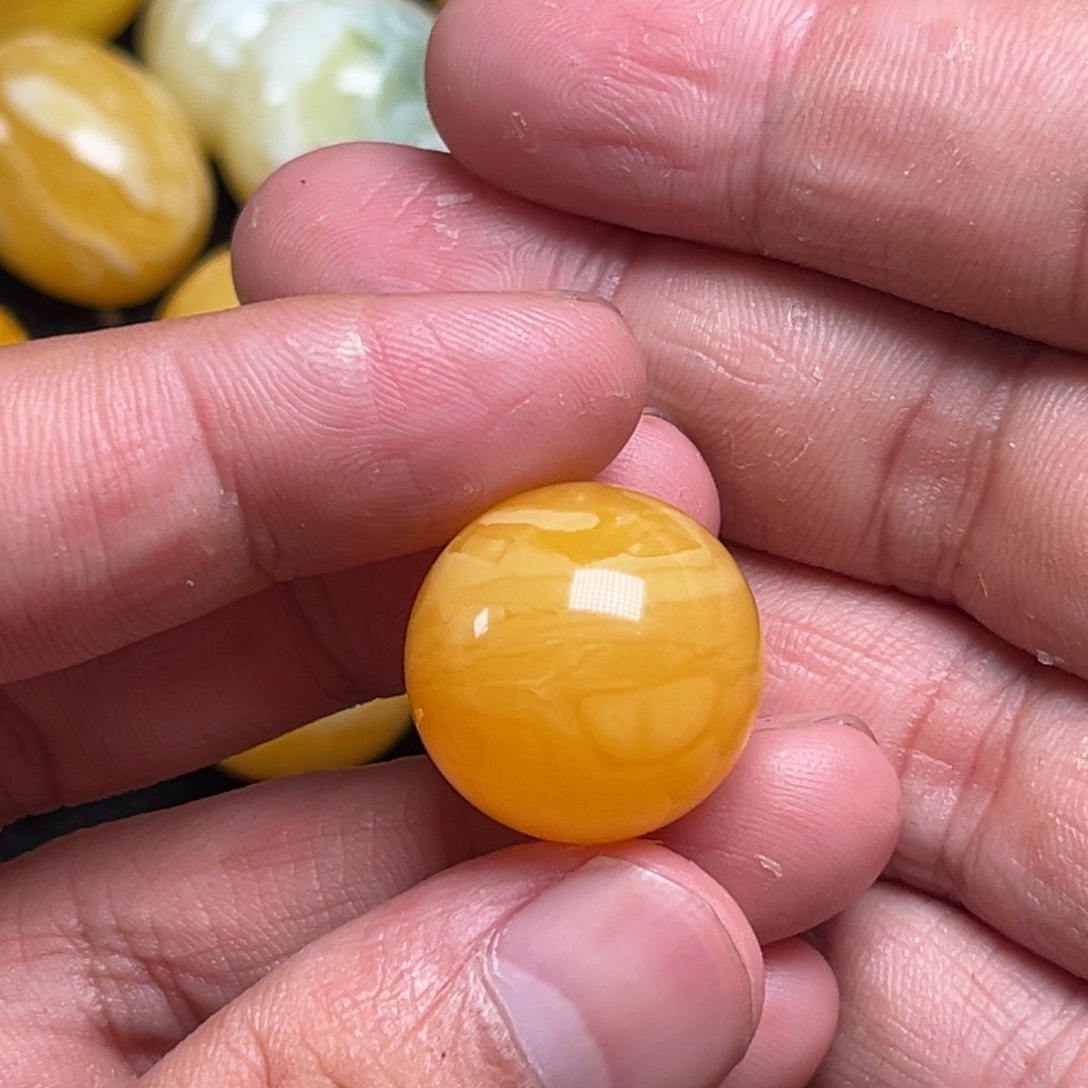 琥珀未镶嵌裸石蜜蜡焦皮料鸡油红20.4