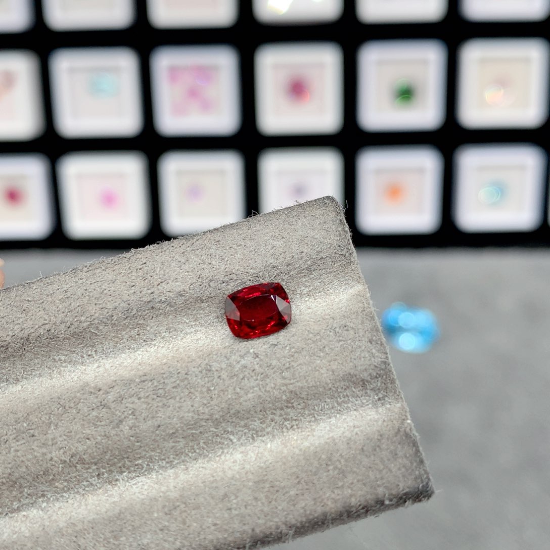 尖晶石裸石未镶嵌0.88克拉