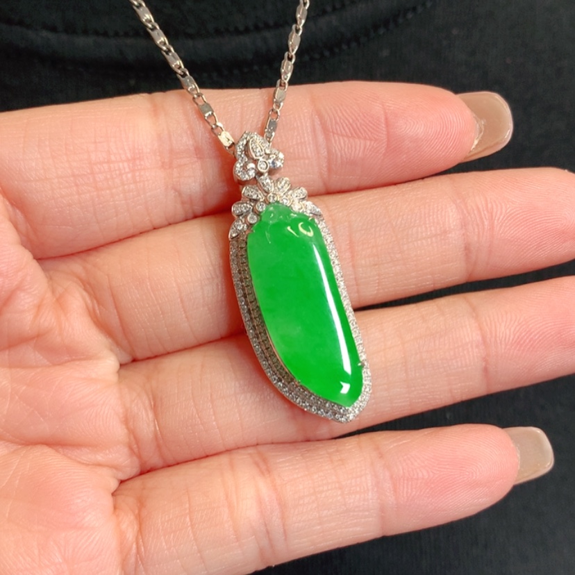 【闪购商品】颈饰18K金镶嵌翡翠福瓜