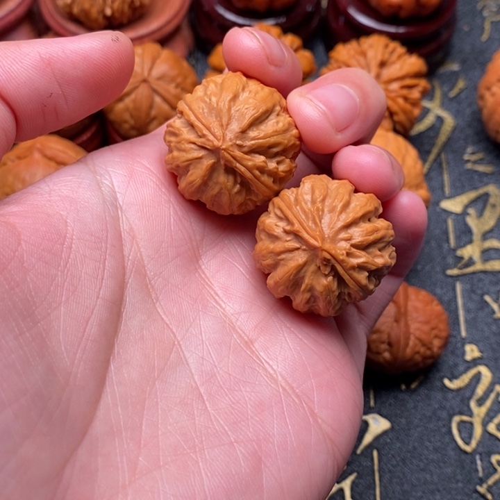 C***浩吊坠文玩核桃西瓜球