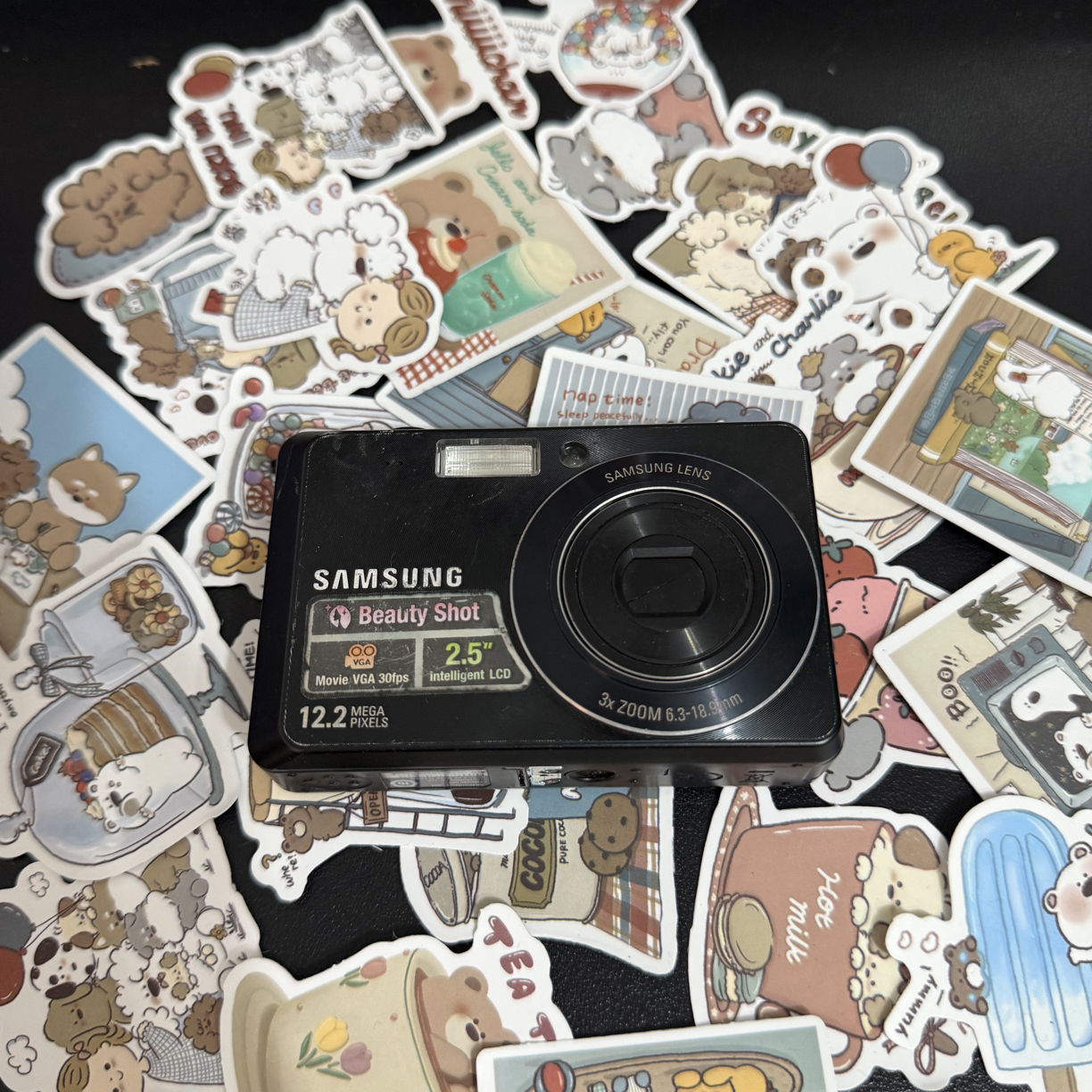 9新 Samsung/三星 es60。1220万像素，屏有瑕疵功能正常不影响出片