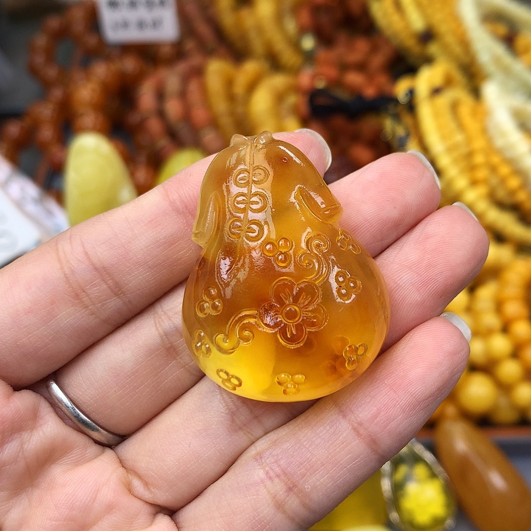 未镶嵌琥珀珠宝奇石