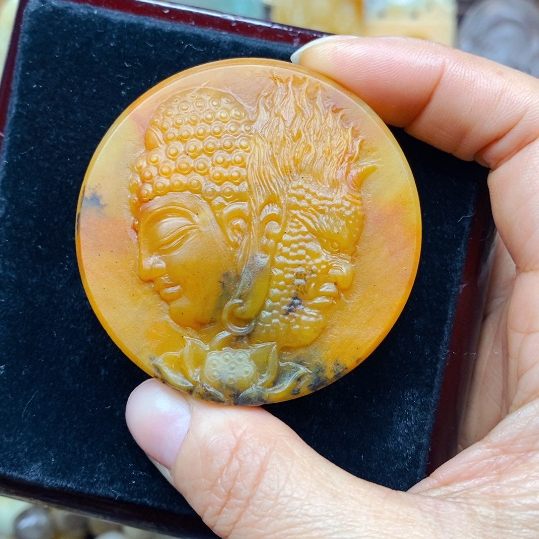 石英质玉（黄龙玉）未镶嵌颈饰