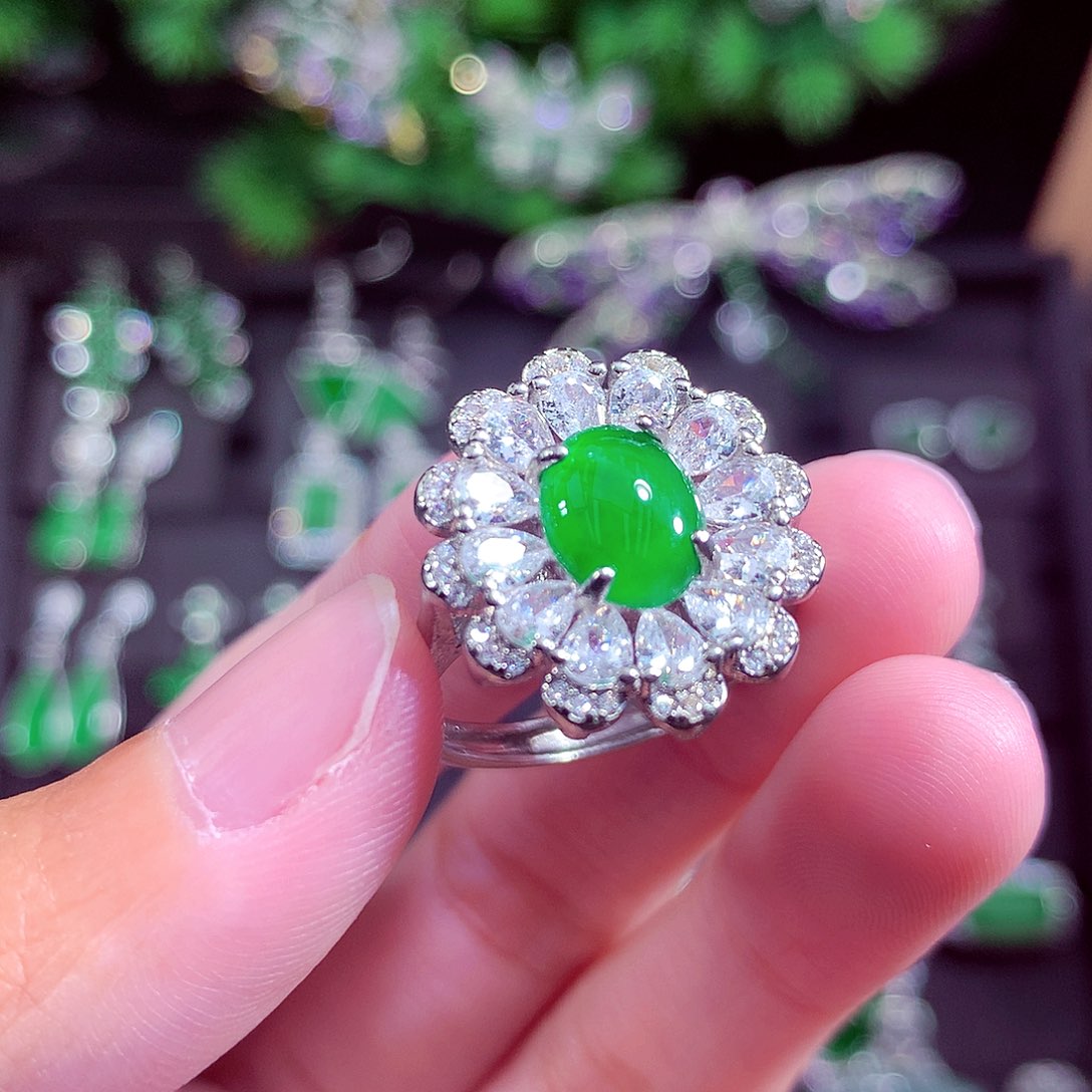 颈饰未镶嵌翡翠天然