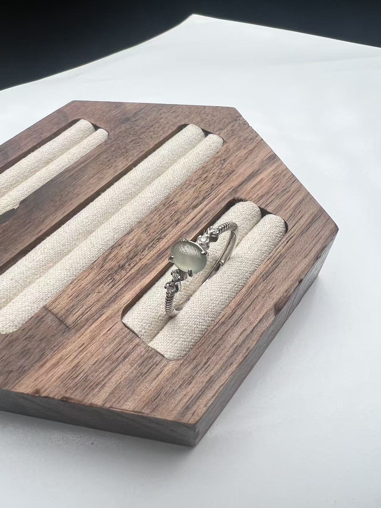 A货翡翠镶嵌银饰女戒