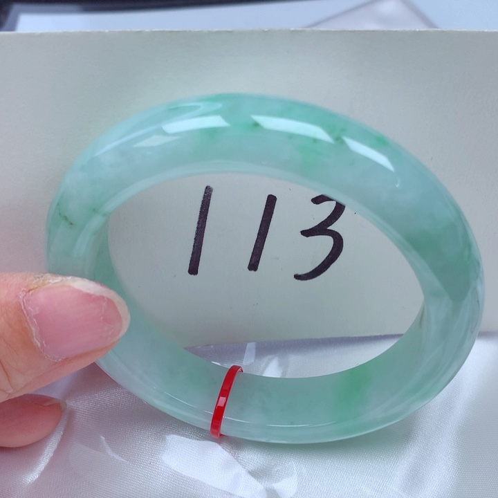 翡翠手镯未镶嵌翡翠