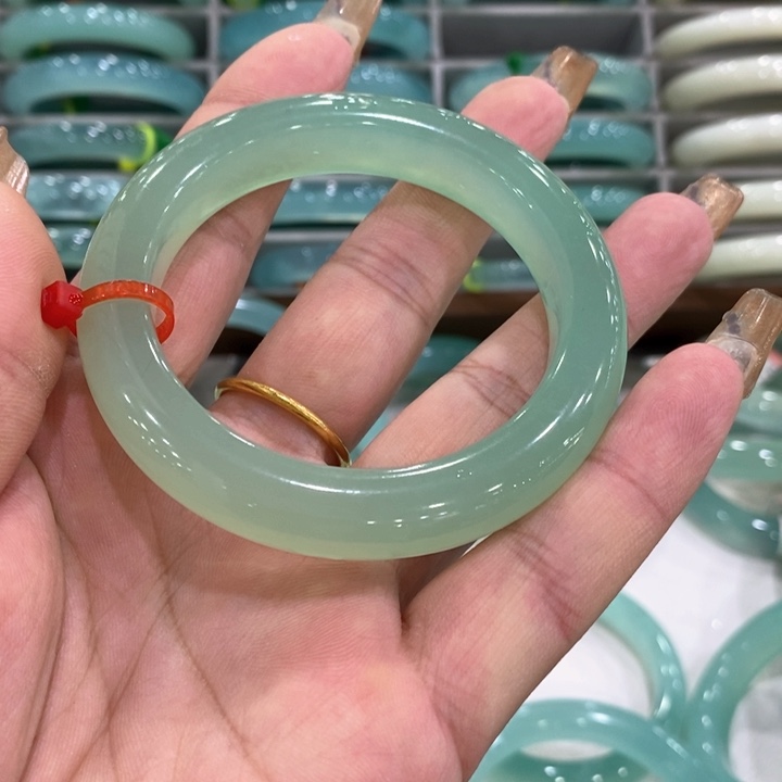 蛇纹石玉手镯未镶嵌