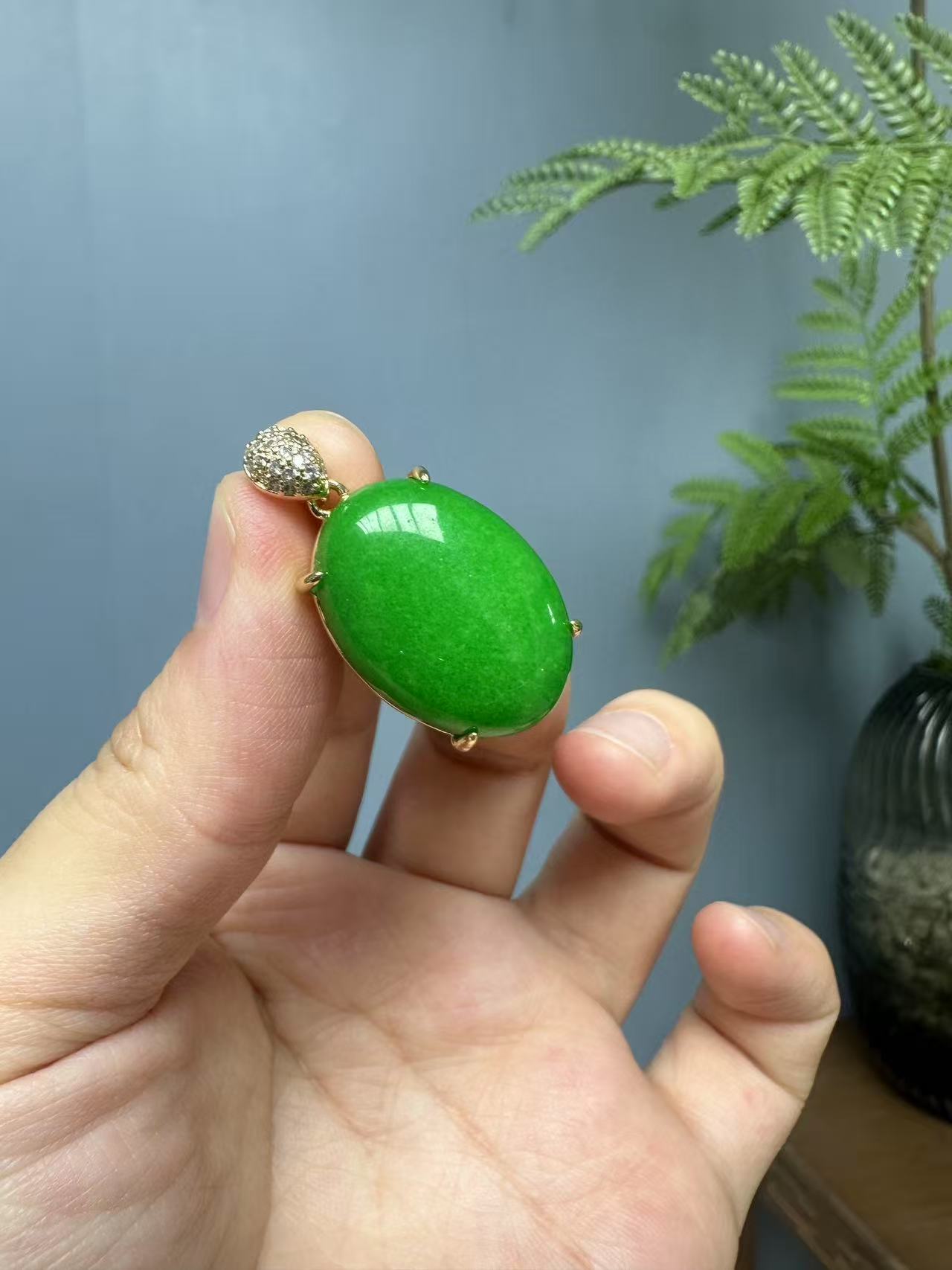 翡翠阳绿14k鸽子蛋吊坠