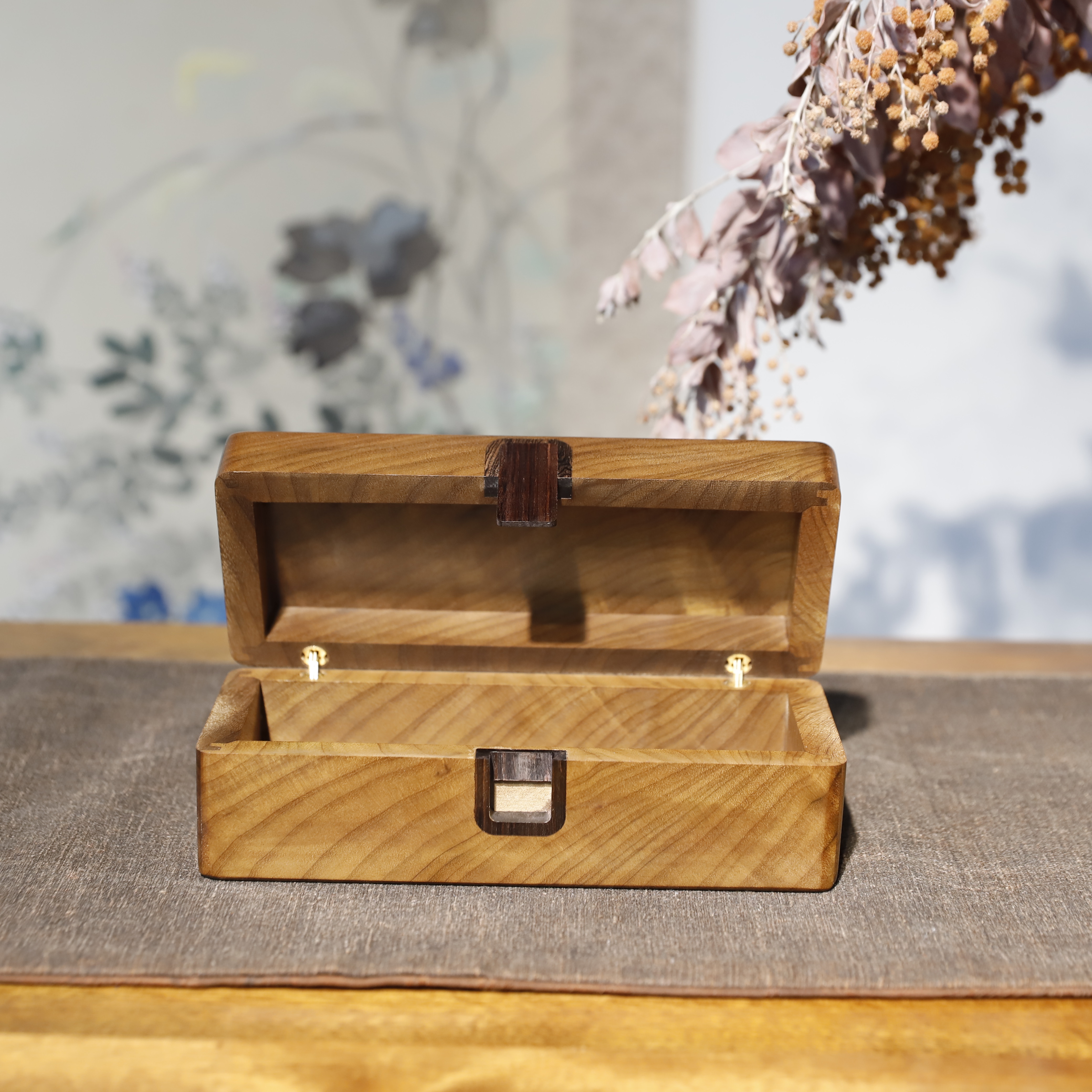 金丝楠木阴沉料眼镱收纳盒18*7.5*6.5（多样性发其一）