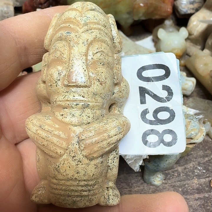 蛇纹石玉颈饰未镶嵌