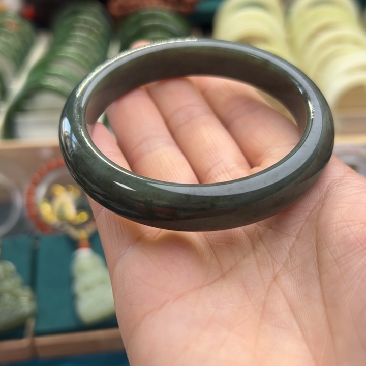 和田玉手镯未镶嵌60.7圈围1553