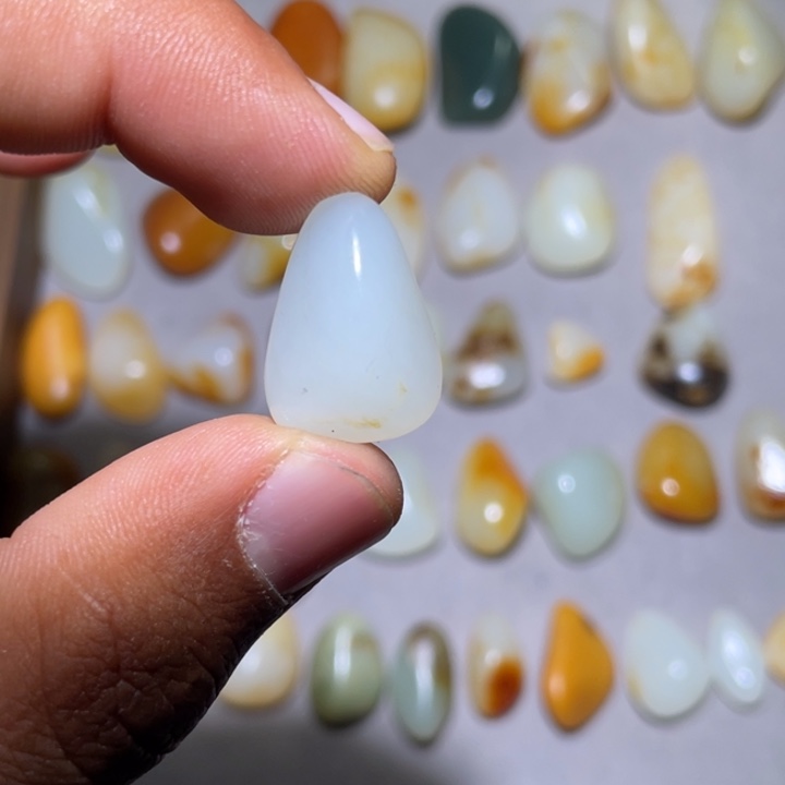 和田玉颈饰未镶嵌4.2克