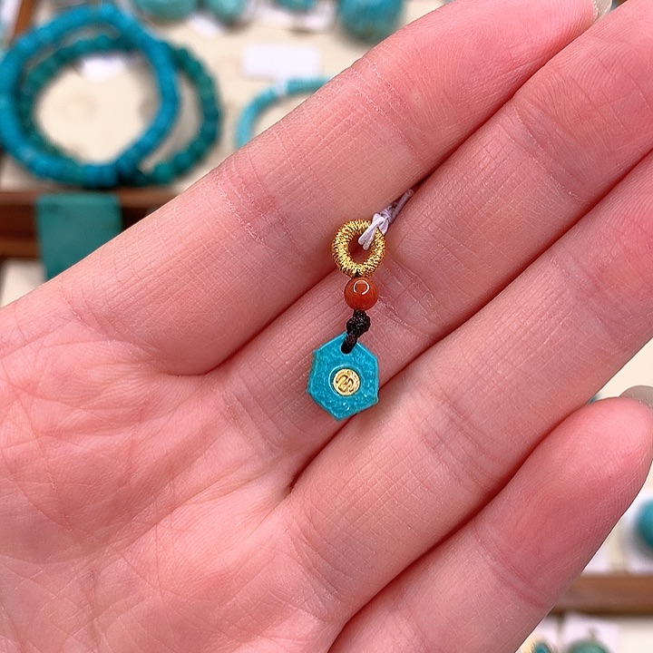 南红玛瑙配饰未镶嵌