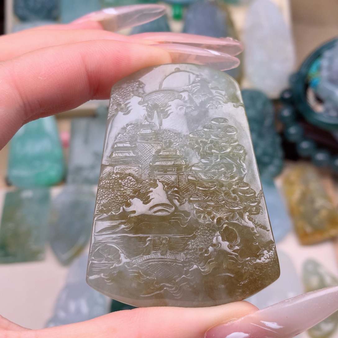 翡翠未镶嵌颈饰山水