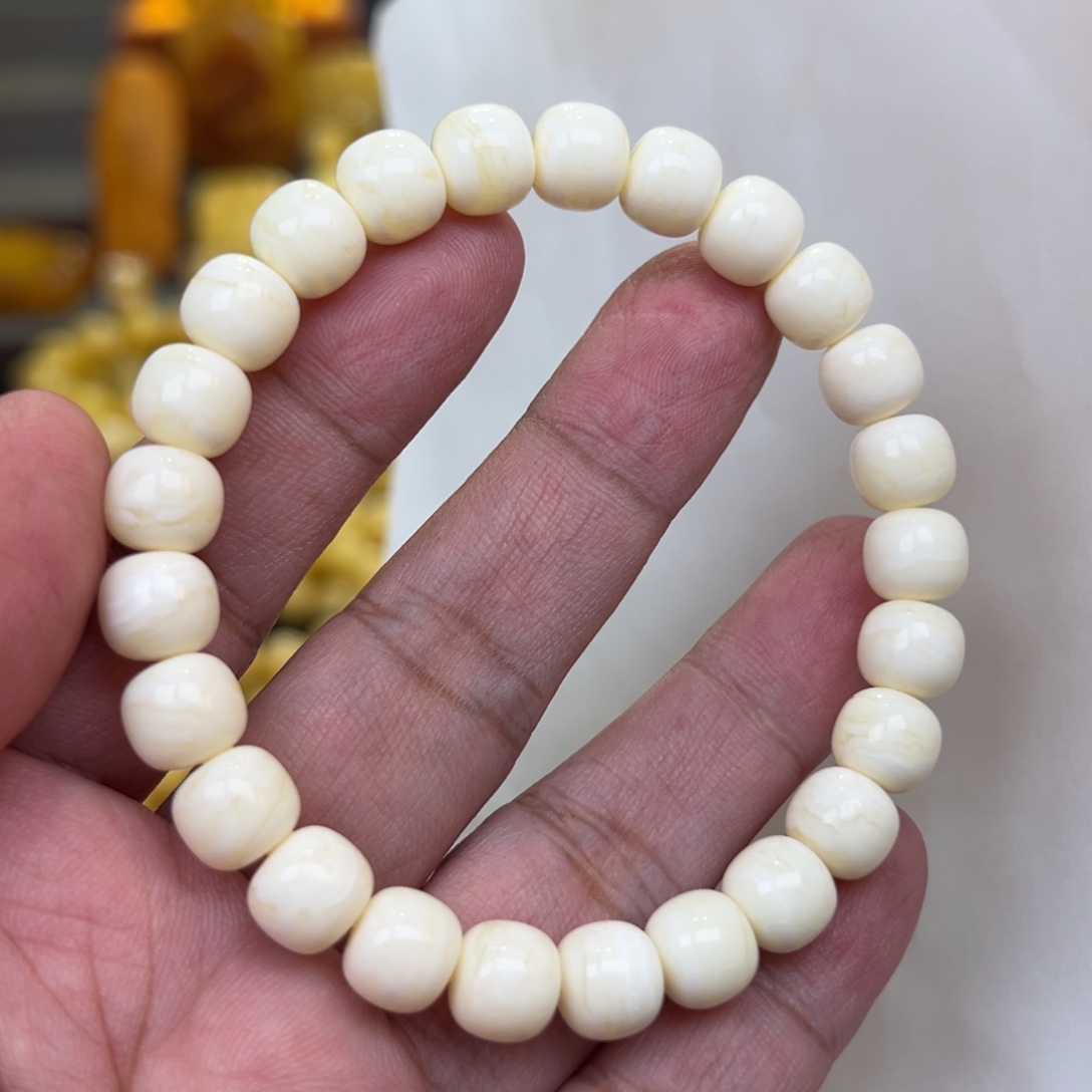 蜜蜡未镶嵌珠宝奇石9加11.64克