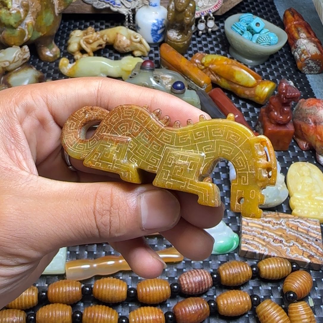 未镶嵌蛇纹石玉颈饰