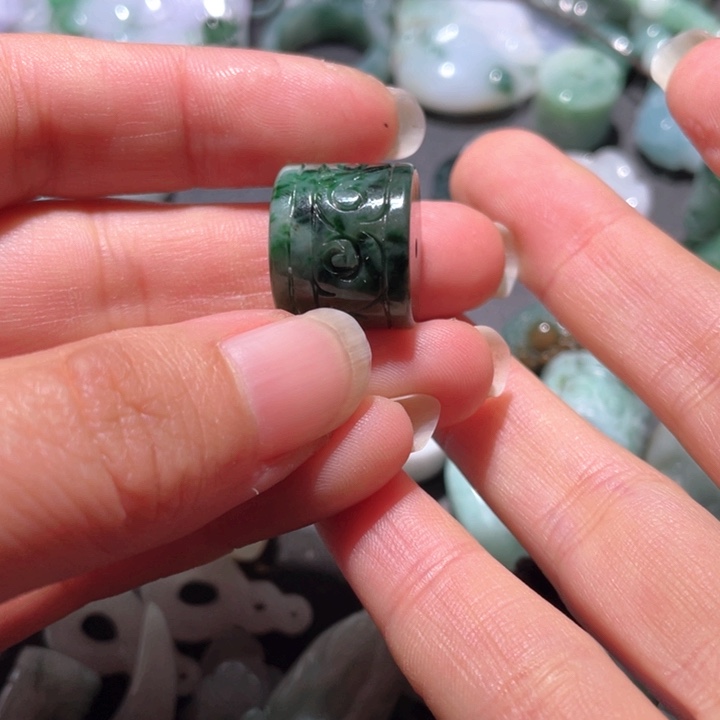 【闪购商品】翡翠颈饰未镶嵌天然翡翠