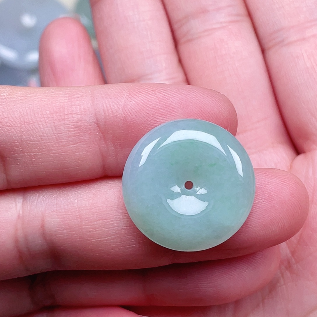 翡翠未镶嵌颈饰平安扣