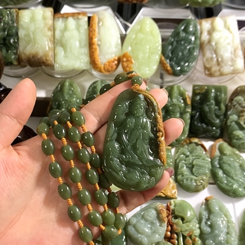 岫岩河磨玉（透闪石质玉）吊坠未镶嵌