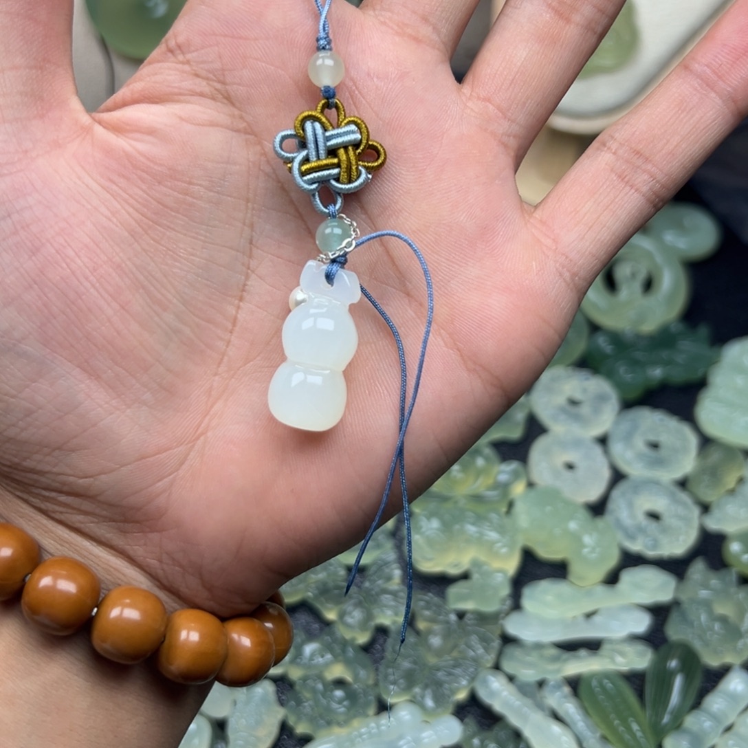 蛇纹石玉未镶嵌颈饰葫芦手机链