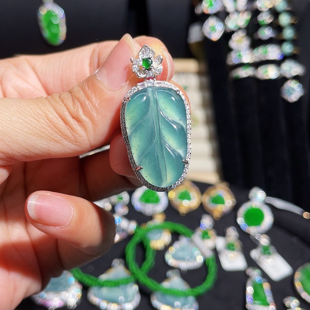 翡翠颈饰银S925镶嵌叶子