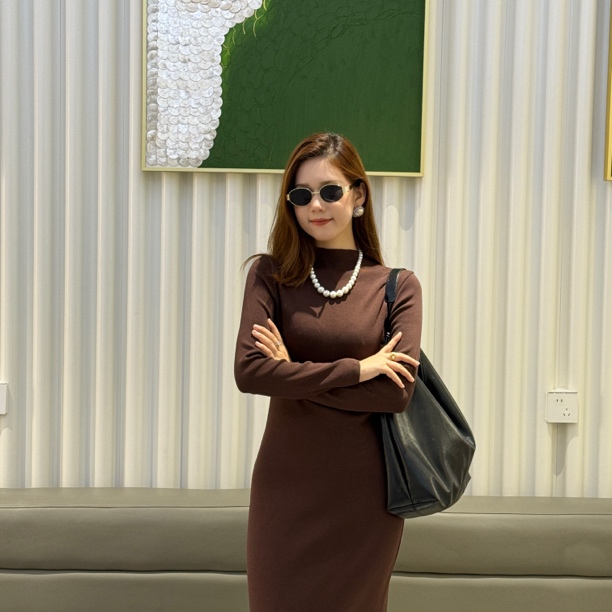 新款秋冬半高领长款针织女士连衣裙