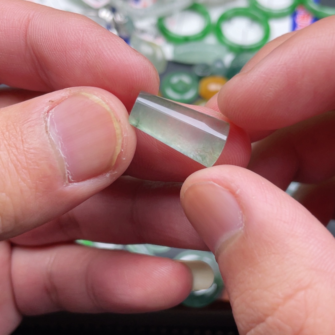 翡翠颈饰未镶嵌缅甸翡翠