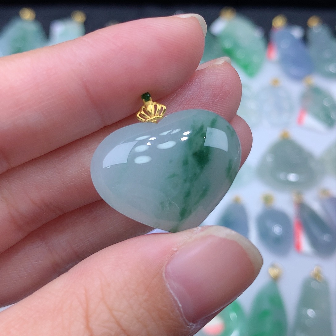 翡翠颈饰18K金镶嵌爱心