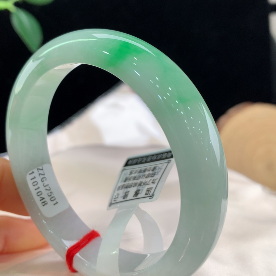 翡翠手镯未镶嵌111-1048