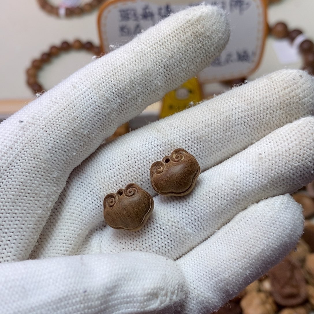 檀香木散珠印度迈索尔老山檀1.3*1.1瑕疵如意锁