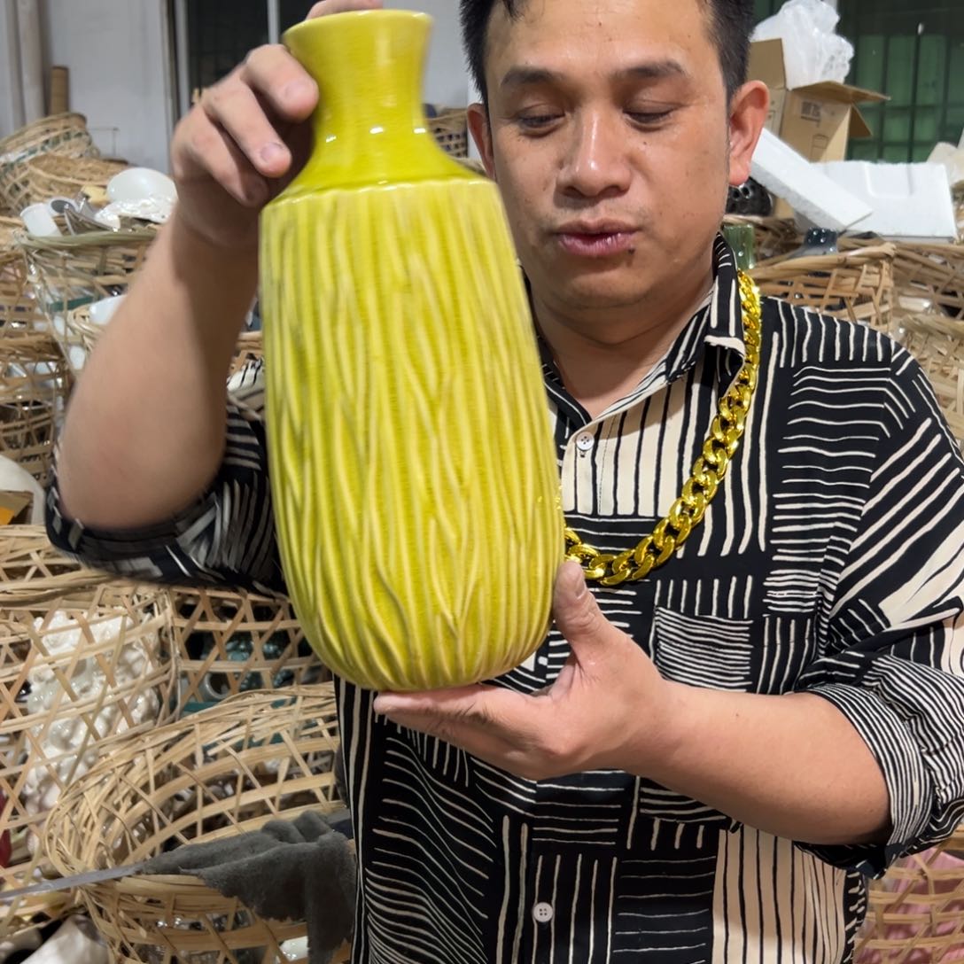 摆件92 号高中低温陶瓷瓶（部分微瑕）