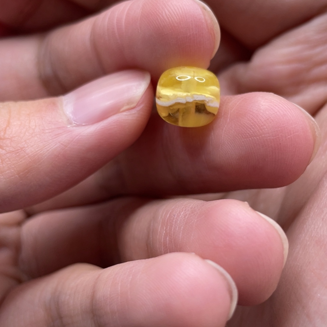 嘿****琥珀未镶嵌裸石微瑕