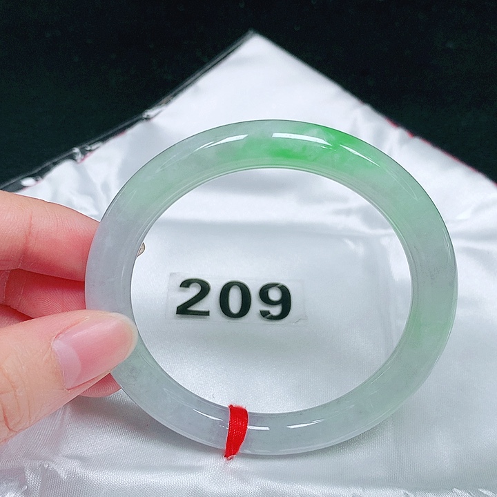 翡翠未镶嵌手镯（圆镯）