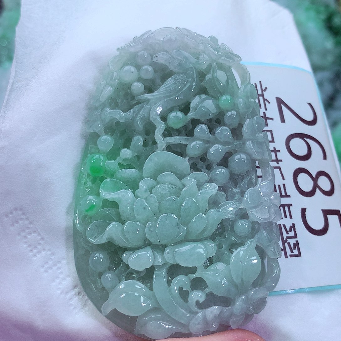 吊坠(不含链)未镶嵌翡翠
